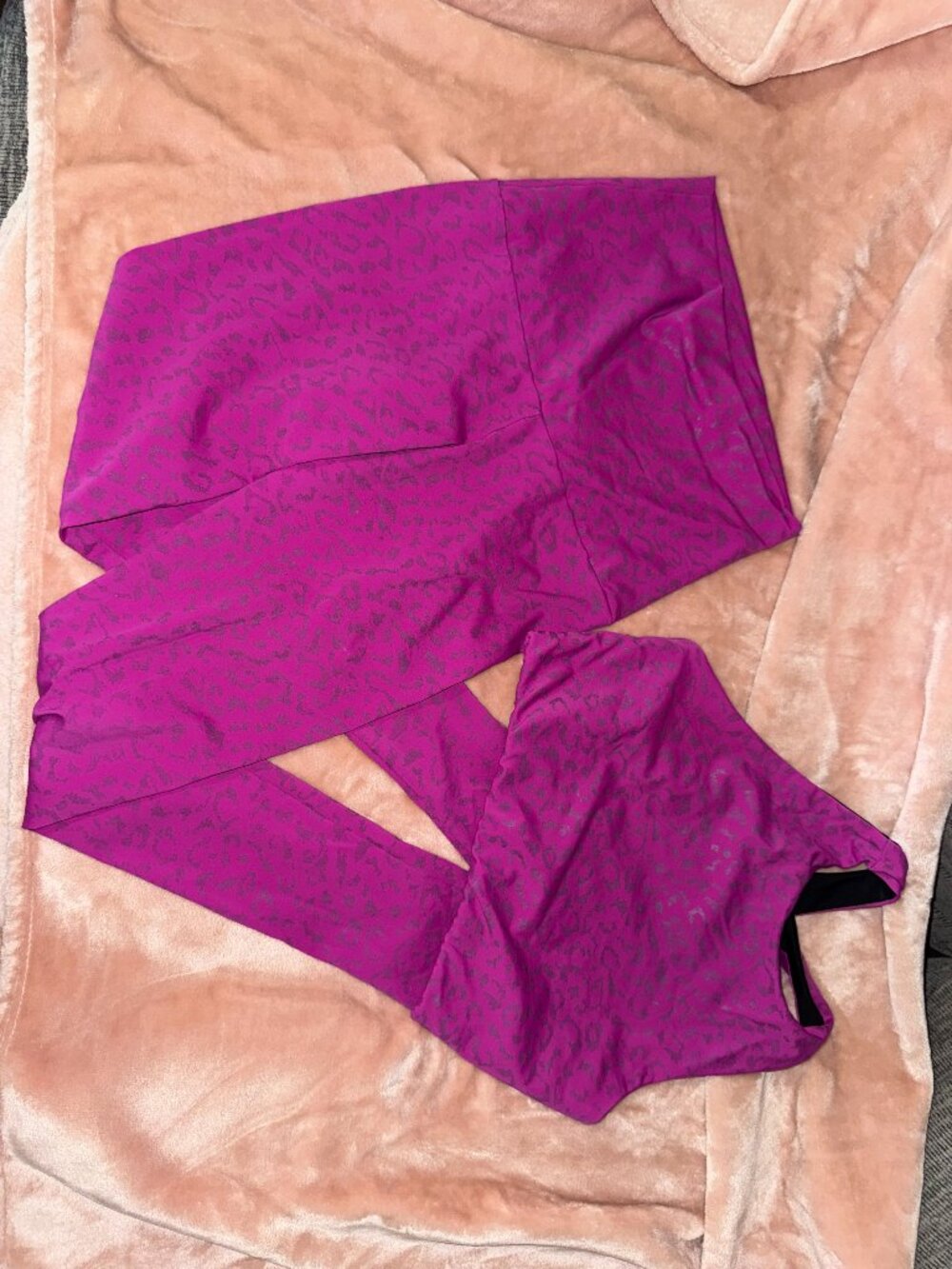Emily Hsu Women's Medium Pink Leopard Foil Athletic Crop Top & Joggers Set